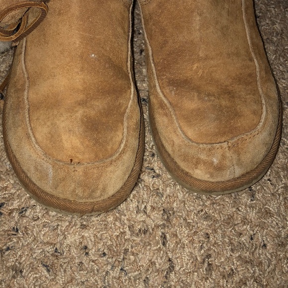 UGGS - Picture 3 of 4